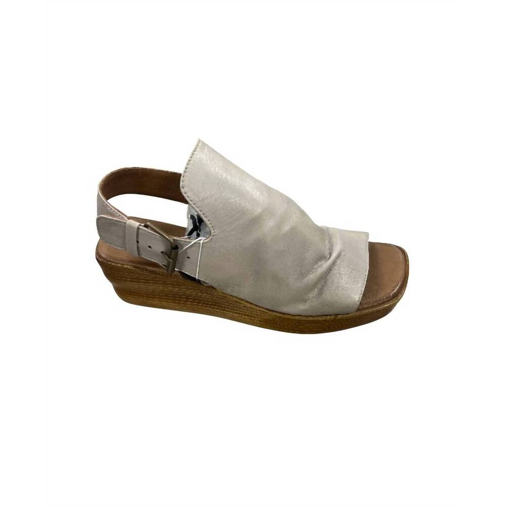 NEW BUENO women's morgan wedge sandal in silver